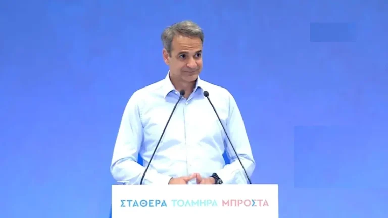 Ο Κυριάκος Μητσοτάκης επέστρεψε εσπευσμένα στην Αθήνα λόγω των πυρκαγιών