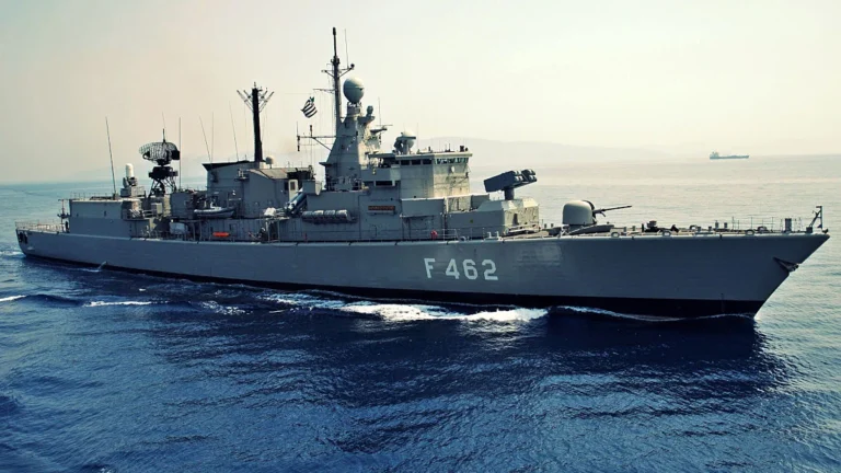 Η Φρεγάτα “Κουντουριώτης” F-462 του Πολεμικού Ναυτικού σε επιφυλακή στα ανοιχτά του Λιβάνου – Ενεργοποίησε το AIS