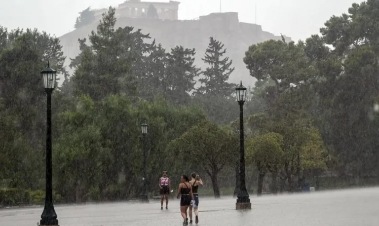 Καιρός: «Προσοχή σε αυτή την περιοχή» – Προειδοποίηση Μαρουσάκη για το τριήμερο με βροχές και καταιγίδες, επηρεάζεται και η Αττική