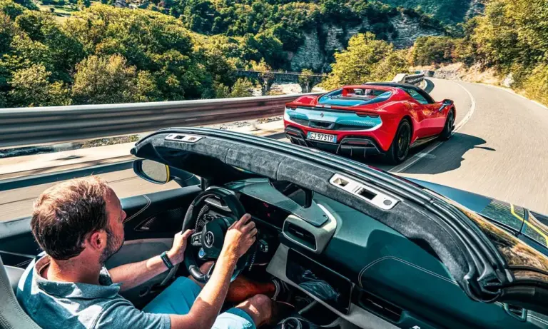 Συγκριτική δοκιμή: Maserati MC20 Cielo vs Ferrari 296 GTS