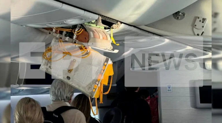 Εικόνες μέσα από το αεροπλάνο της EasyJet που έπεσε σε αναταράξεις σε πτήση για Λονδίνο