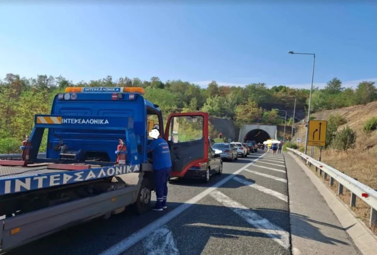 Έκλεισε για δύο ώρες η Εγνατία Οδός λόγω φωτιάς σε ΙΧ