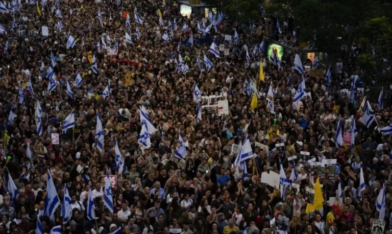 Οργή στο Ισραήλ μετά τον εντοπισμό των πτωμάτων των έξι ομήρων – Μαζική γενική απεργία σήμερα