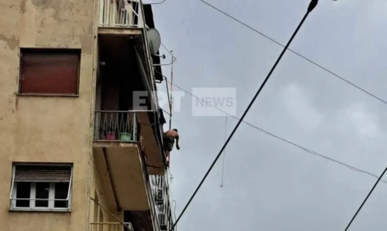 Άνδρας σε κατάσταση αμόκ στο κέντρο της Αθήνας: «Θα σας ανατινάξω», απειλεί – Εκκενώθηκε το υπουργείο Αγροτικής Ανάπτυξης