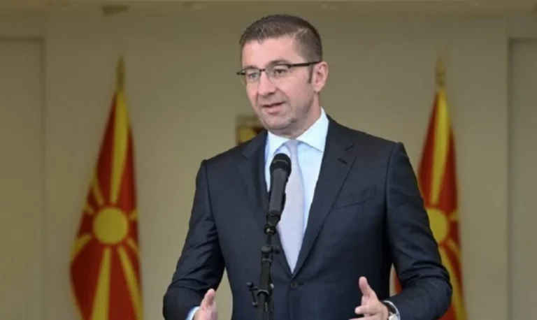 Επιμένει ο πρωθυπουργός των Σκοπίων: Θα αποκαλώ τη χώρα μου “Μακεδονία