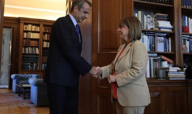 Μητσοτάκης: Πιλοτικά στα σχολεία locker για τα κινητά – Γεγονός η πρώτη αποβολή σε μαθητή