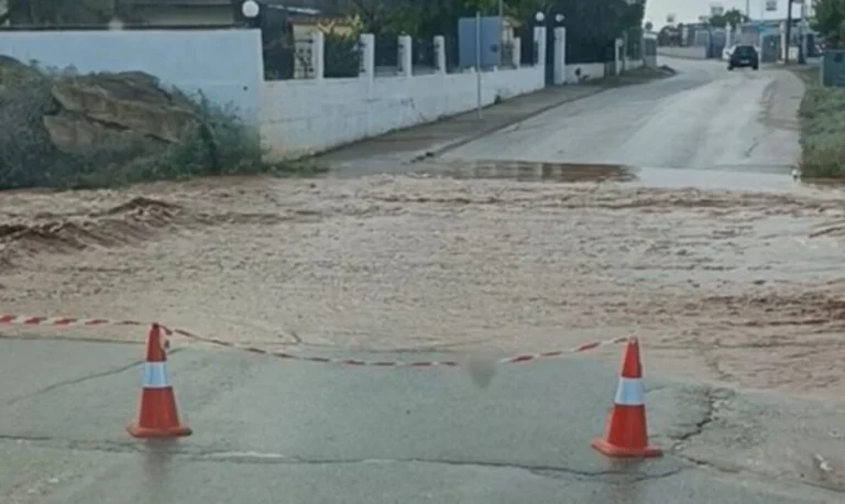 Χαλκιδική: Έκλεισε τμήμα της επαρχιακής οδού Νέων Μουδανιών – Καλλικράτειας λόγω υπερχείλισης χειμάρρου