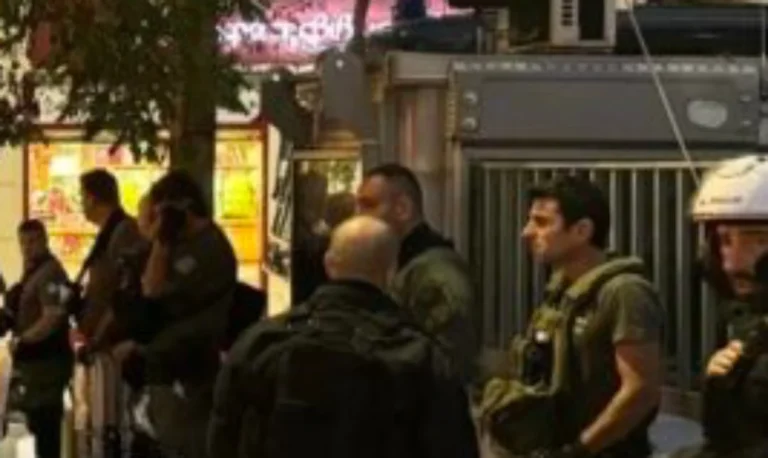 Θεσσαλονίκη: Επέμβαση της ΕΛ.ΑΣ. τα ξημερώματα για την εκκένωση της κατάληψης Libertatia