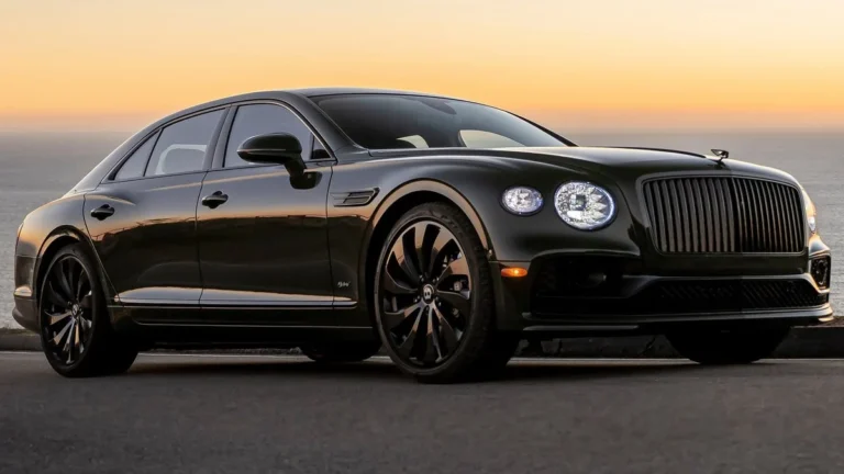 Σοκ και δέος από τη νέα Bentley Flying Spur
