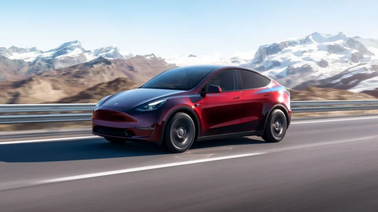Τι ετοιμάζει η Tesla για το 2025;