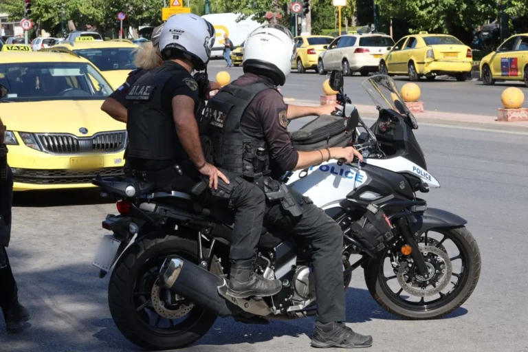 Αδέλφια άρπαζαν αλυσίδες από πεζούς με πρόσχημα ότι ήθελαν να δουν αν έχουν τατουάζ