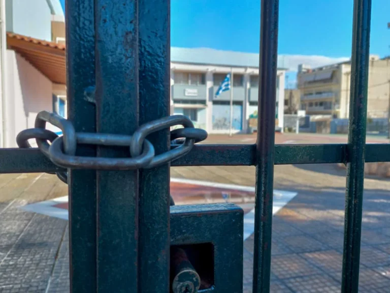 Πατέρας χτύπησε τον διευθυντή και εκείνος έκανε μήνυση