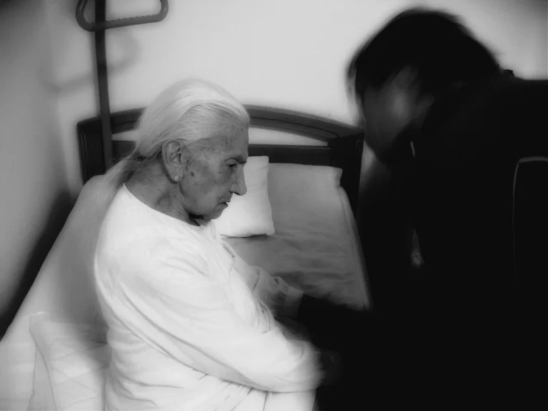 Έρευνα: Η φωτορύπανση τη νύχτα συνδέεται με αυξημένο κίνδυνο εμφάνισης Αλτσχάιμερ