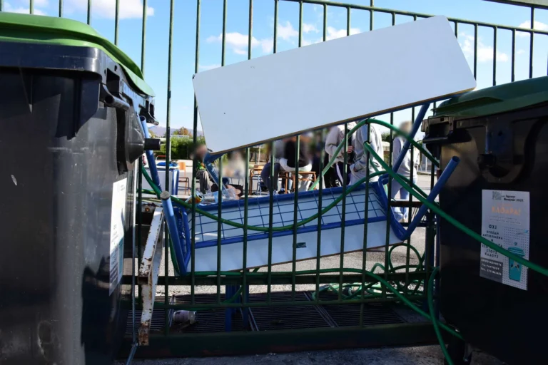 Παραδόθηκε ο 14χρονος που ξυλοκόπησε τον διευθυντή του