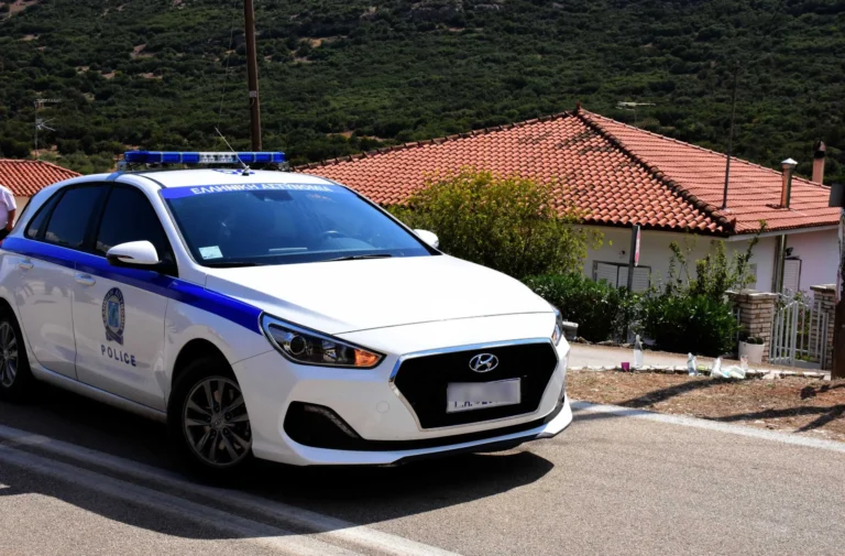 63χρονος επιτέθηκε με κλωτσιές στην αδερφή του και συνελήφθη