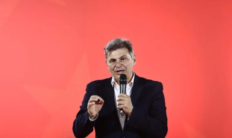 Ο Νικόλας Φαραντούρης ανακοίνωσε την υποψηφιότητά του για την προεδρία του ΣΥΡΙΖΑ
