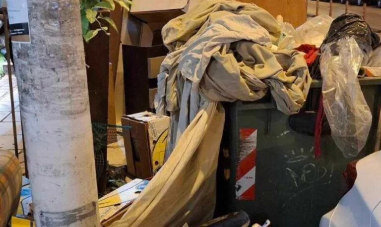 Ο Δήμος Θεσσαλονίκης μηνύει πολίτη που παράτησε “βουνό” από ογκώδη σε πεζοδρόμιο