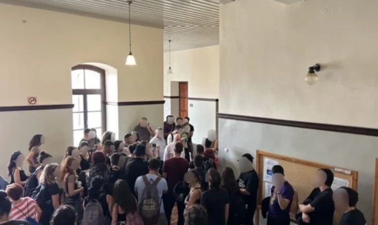 Θεσσαλονίκη: Τι λέει η ΕΛ.ΑΣ. για τη χθεσινή επιχείρηση στο ΑΠΘ μετά τον εγκλωβισμό του Πρύτανη στη Φιλοσοφική