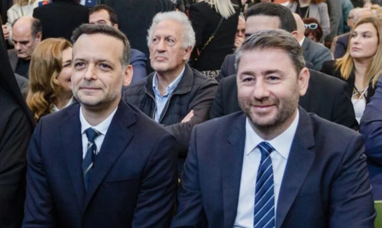 ΠΑΣΟΚ: Τα μηνύματα Ανδρουλάκη και Δούκα λίγο πριν ανοίξουν οι κάλπες του β’ γύρου των εκλογών