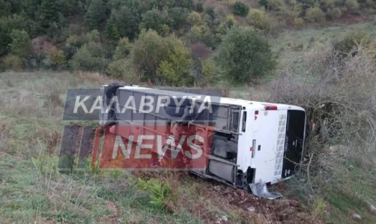 Σοβαρό τροχαίο στα Καλάβρυτα: Ανετράπη λεωφορείο ΚΤΕΛ που μετέφερε μαθητές