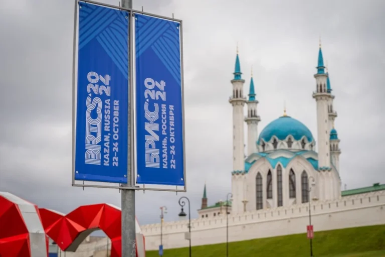 Σύνοδος BRICS 2024: Ο Πούτιν Χαράσσει Νέα Παγκόσμια Τάξη Μακριά από τη Δύση