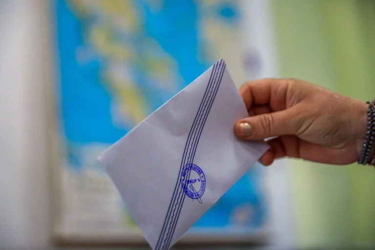 Δημοσκόπηση Interview: Έπεσε στο 6,6% ο ΣΥΡΙΖΑ, προηγείται για πρόεδρος ο Κασσελάκης – Παραμένει πρώτη η ΝΔ