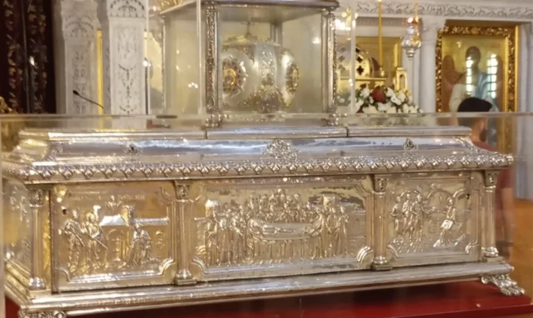 Θεσσαλονίκη: Κατάνυξη και πλήθος πιστών στη λιτανεία για τον Άγιο Δημήτριο