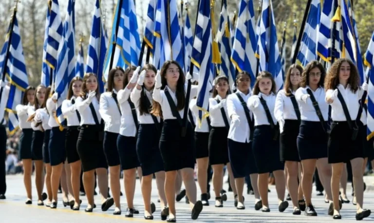 Παρέλαση με λιακάδα και 26 βαθμούς