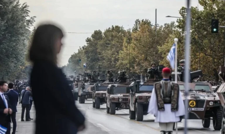 Η μεγάλη στρατιωτική παρέλαση παρουσία της Κ. Σακελλαροπούλου