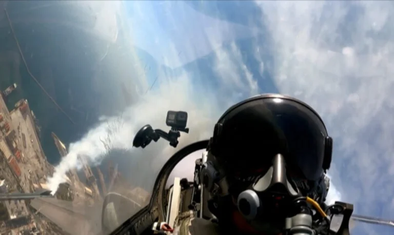 Το F-16 «σκίζει» τον ουρανό στην παρέλαση της 28ης Οκτωβρίου: «Χρωστάμε σε όσους ήρθαν, πέρασαν, θα ‘ρθουν, θα περάσουν» – Το μήνυμα του πιλότου που συγκίνησε όλη την Ελλάδα