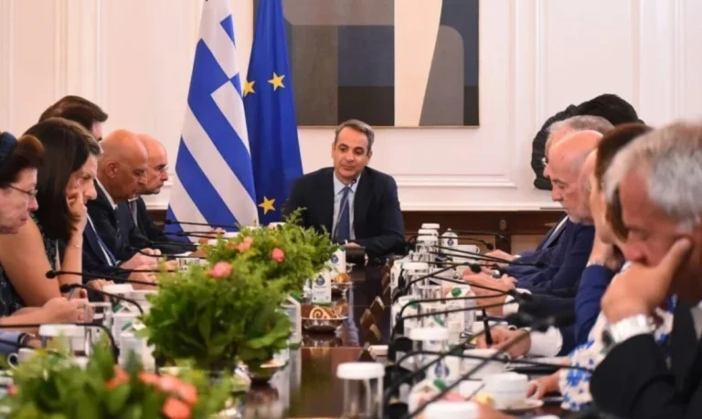 Συνεδριάζει σήμερα το υπουργικό συμβούλιο- Κατώτατος μισθός, φορολογικές δηλώσεις και άλλα έξι νομοσχέδια στο τραπέζι