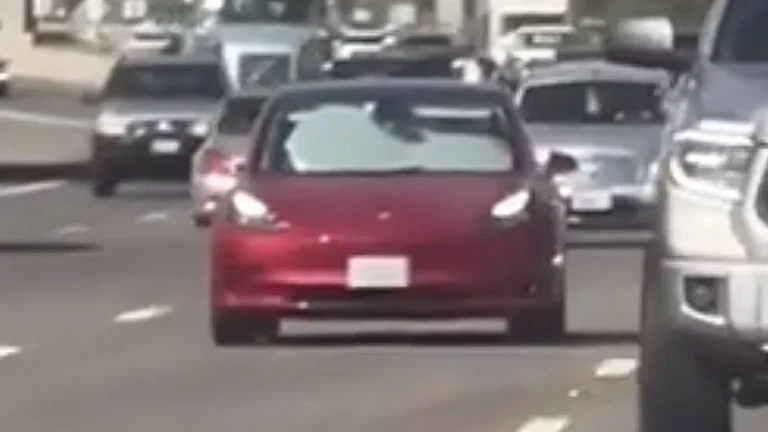 Ο οδηγός αυτού του Tesla το… τερμάτισε!