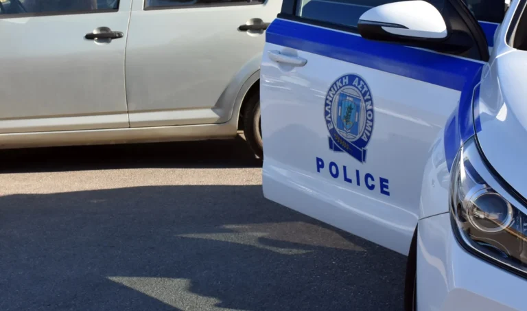 Θεσσαλονίκη: Χειροπέδες σε 28χρονο – Ξυλοκόπησε την έγκυο αδερφή του και τον σύντροφό της