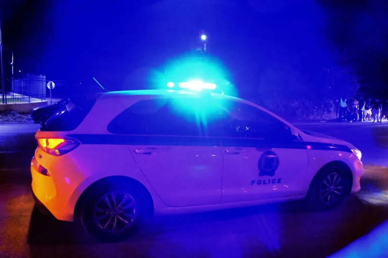 Άγνωστοι επιτέθηκαν σε Άγγλους τουρίστες στο Ενετικό Λιμάνι – Ένα άτομο στο νοσοκομείο