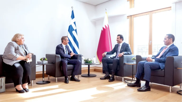 Συνάντηση του Εμίρη του Κατάρ με τον Κυριάκο Μητσοτάκη στις Βρυξέλλες στο περιθώριο της Συνόδου Κορυφής ΕΕ-GCC