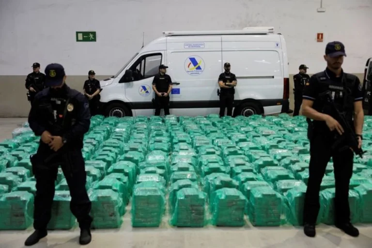 Τεράστια Επιτυχία της Ισπανικής Αστυνομίας: Κατάσχεση-Ρεκόρ 13 Τόνων Κοκαΐνης σε Κοντέινερ με Μπανάνες – Βεργίνα Τηλεόραση