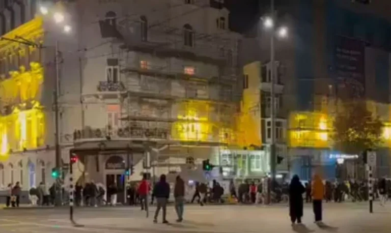 Άμστερνταμ: Άγρια επεισόδια μετά τον αγώνα Άγιαξ-Μακάμπι – Οπαδοί των Ισραηλινών βούτηξαν στα κανάλια για να σωθούν – Βεργίνα Τηλεόραση