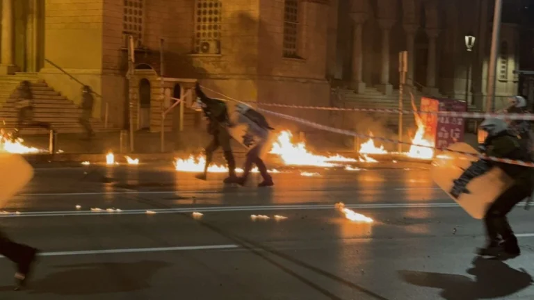Πολυτεχνείο: Επεισόδια και μολότοφ μετά την πορεία στη Θεσσαλονίκη – Βεργίνα Τηλεόραση