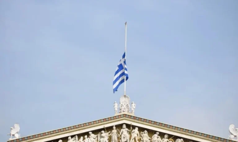 Handelsblatt: Η Ελλάδα πρέπει να αναθεωρήσει το σχέδιο του προϋπολογισμού της, γιατί έχει πάρα πολλά χρήματα
