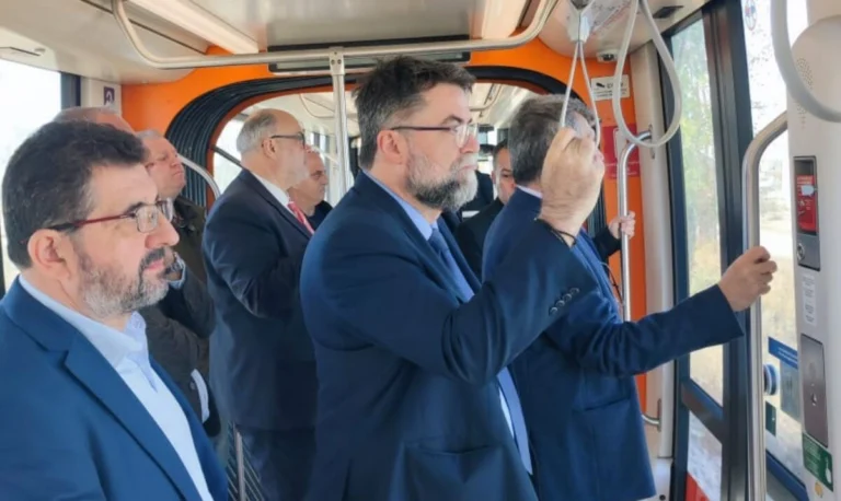 Αυτοψία του Υφυπουργού Μεταφορών, Βασίλη Οικονόμου στο Αμαξοστάσιο του ΤΡΑΜ στο Ελληνικό και σε δρομολόγιο έως τoν σταθμό Πικροδάφνη Αλίμου