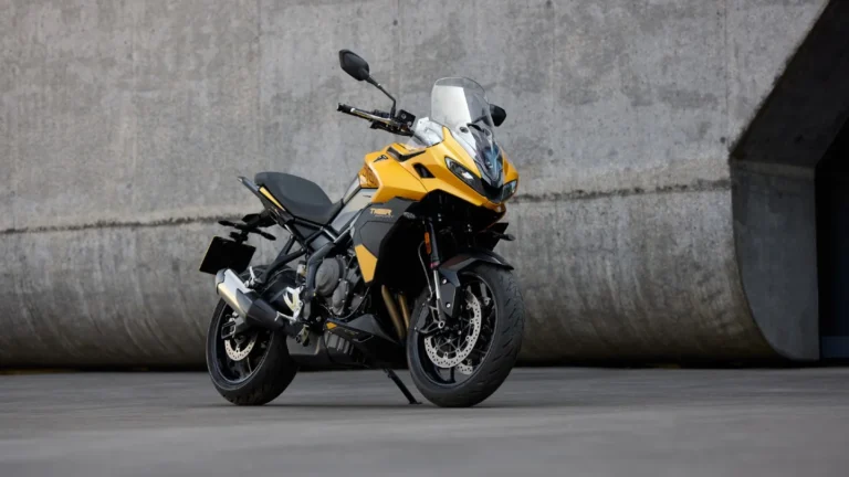 Η Triumph θα παρουσιάσει στην EICMA μια νέα συνεργασία με την Arai
