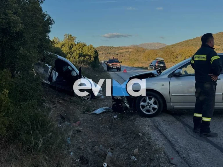 Τροχαίο με τρεις τραυματίες κοντά στο Αλιβέρι