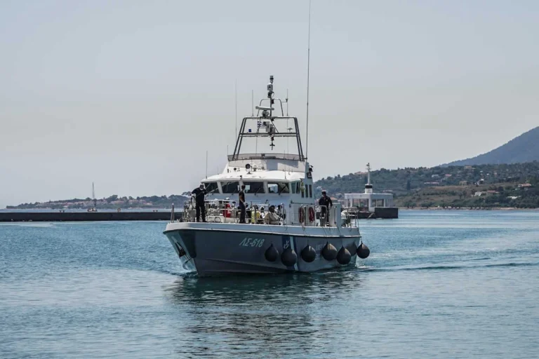 Νέο σκάφος με 53 μετανάστες έφτασε στην παραλία Τρυπητής