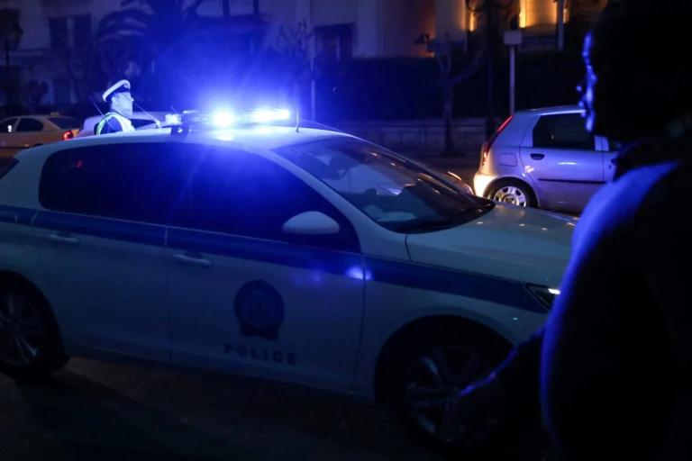 Συνελήφθη 17χρονος που έκαψε περιπολικό της τροχαίας