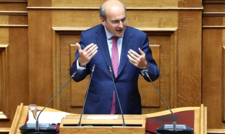 Χατζηδάκης: Μειώνουμε φόρους αυξάνουμε τα έσοδα – Μικρόψυχη η κριτική της αντιπολίτευσης