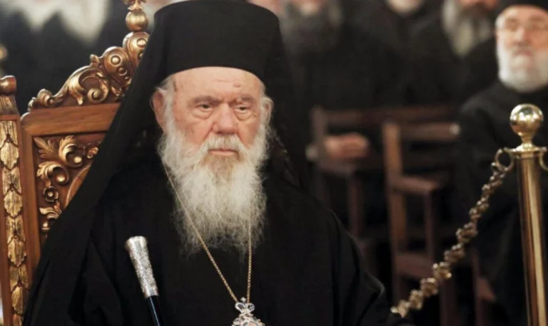 “Μας χρειάζεται υπευθυνότητα και ελπίδα”-Το μήνυμα Ιερώνυμου για τα Χριστούγεννα