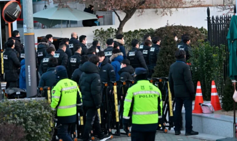Νότια Κορέα: Θρίλερ με τη σύλληψη του παυθέντα προέδρου Γιουν
