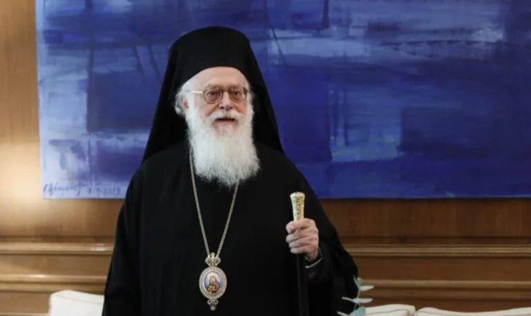 Επιδεινώθηκε ραγδαία η υγεία του Αρχιεπισκόπου Αλβανίας Αναστάσιου – Μεταφέρθηκε διασωληνωμένος στη ΜΕΘ