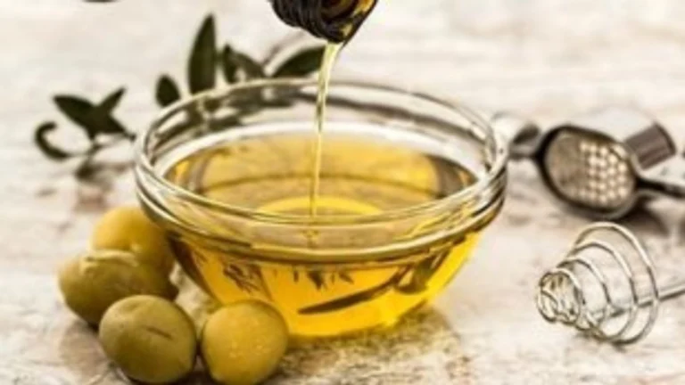 Ελαιόλαδο: Στα ύψη η τιμή του στα σούπερ μάρκετ 