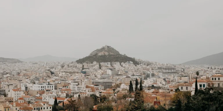 Καιρός: Με αφρικανική σκόνη και ομίχλη η μέρα-Βροχές και τοπικές καταιγίδες στα δυτικά
